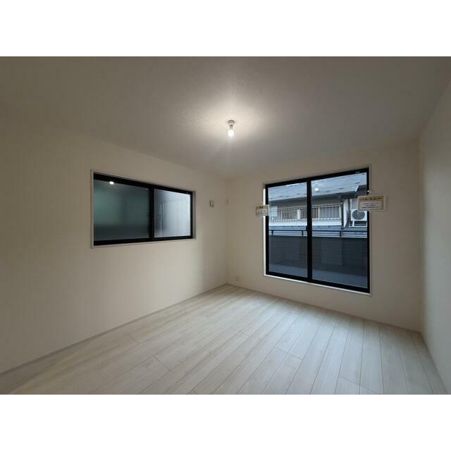 リビングとは別に静かな時間を楽しめる部屋（1号棟）