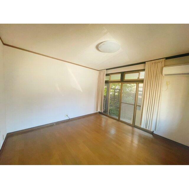 スタンダードな洋室です