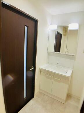 「洗面脱衣所」洗面台新品交換済みです。