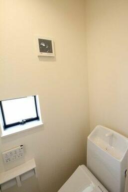 1階と2階にトイレがあり、ウォッシュレット完備