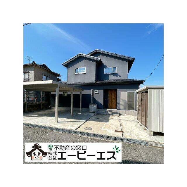 カーポートがついているので北陸の冬も安心♪ダークグレーのシックな外観！