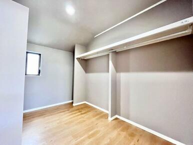 2F　納戸(大容量収納可能なスペースを完備しております)