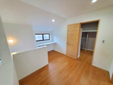 2Fフリースペース(カウンターを設置しました、多用途でお使いいただけるスペース)