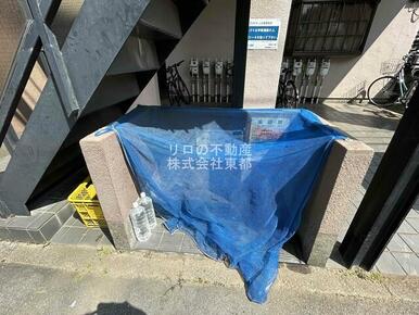 敷地内にゴミ置き場があるので、朝の忙しいときに便利ですね☆