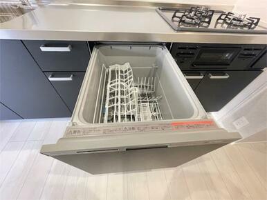食器洗いの手間を軽減するビルトイン食洗機を完備。家事の負担を減らし、日々の生活にゆとりをもたらします