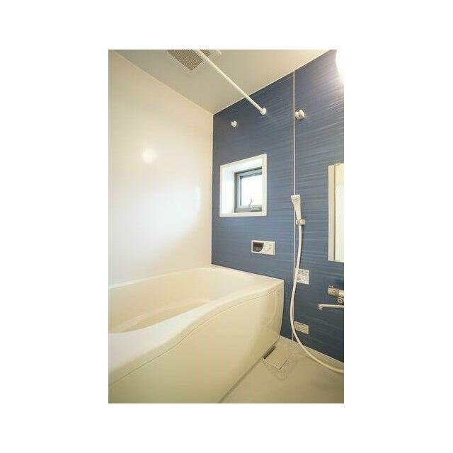 追い炊き機能付きの浴室です。浴槽にお湯をためてお仕事で疲れた体をゆっくりと休めて下さい♪