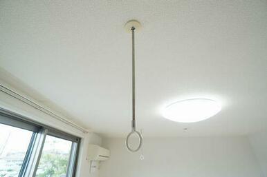 雨の日や花粉の季節には必要な室内物干し用のフック