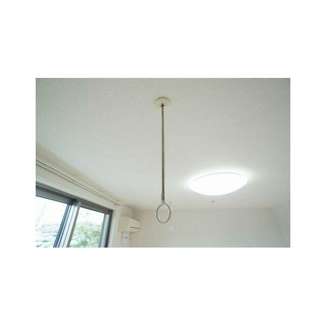 雨の日や花粉の季節には必要な室内物干し用のフック