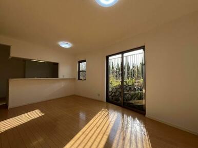 採光のとれたリビングです