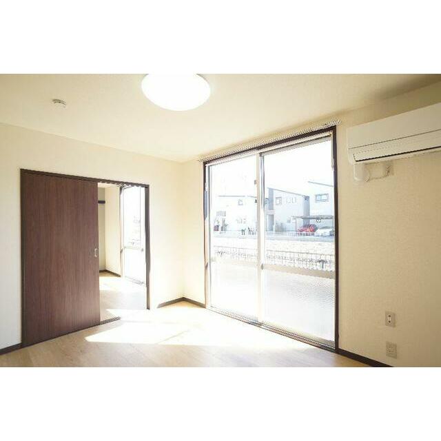 洋室６．０帖　エアコン１台・ＬＥＤシーリング照明付