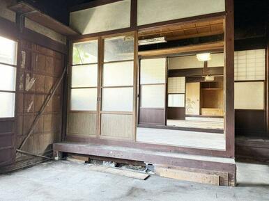 居間３．３帖