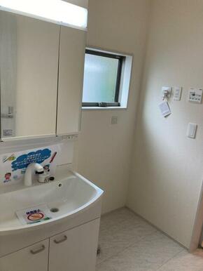 洗顔や歯磨きなど毎日使う洗面所だから要チェック！（4号棟）