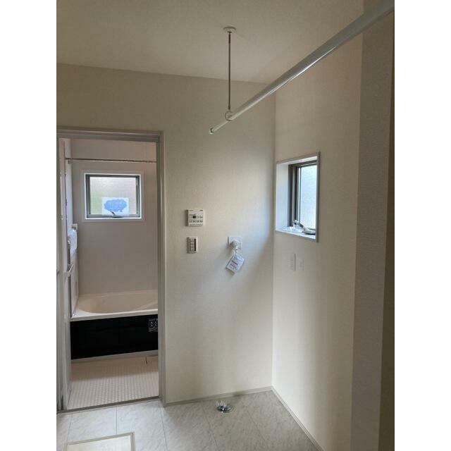 朝のお化粧から夜のスキンケアまで幅広く対応（2号棟）