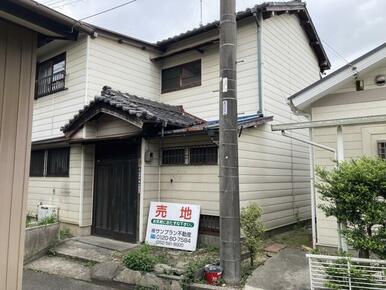 北西側からの写真です。建物は取り壊して更地渡しとなります。