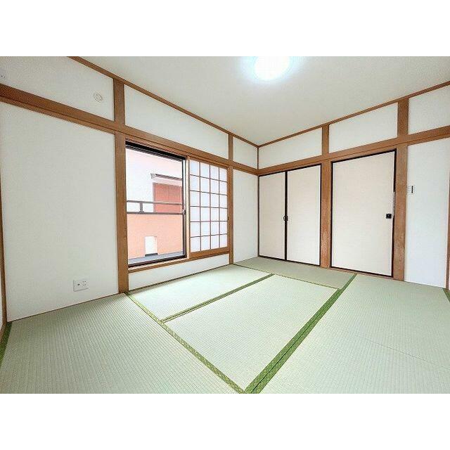 「２階和室」採光の取れた和室です