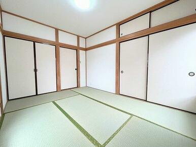 「２階和室」約６帖の和室は畳表替え、襖障子張り替えしました