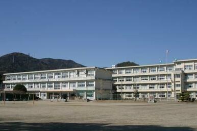 蒲郡中部中学校