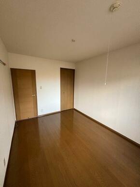 洋室６帖・収納スペース有り