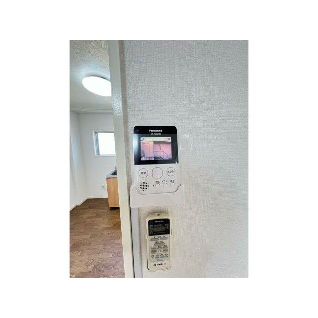 訪問者の顔がご確認いただけるTVモニターホンを完備♪