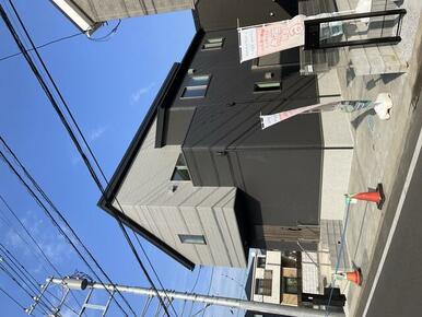 【5号棟】カースペース2台、宅配ボックスあり