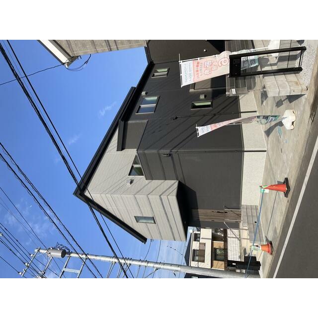 【5号棟】カースペース2台、宅配ボックスあり