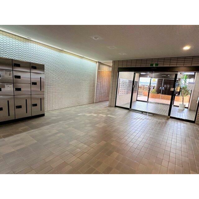 宅配ボックスがあるため、不在時でも荷物受取可能です。