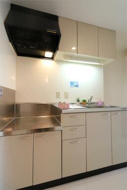 キッチンは２口ガスコンロ設置可能です。