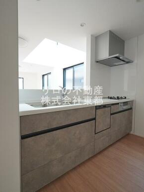 作業スペース広々♪システムキッチン♪