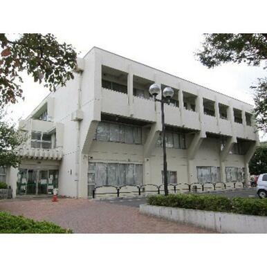 府中市立西府図書館