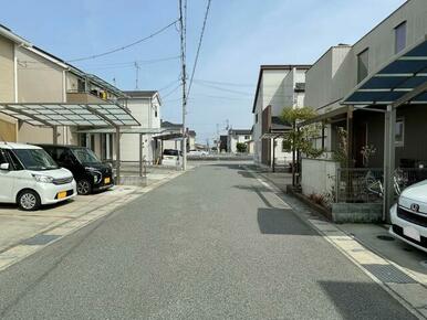 前面道路　東向き