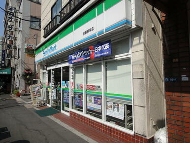 ファミリーマート加藤根岸店