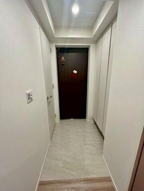 段差のないフルフラットな設計になります。