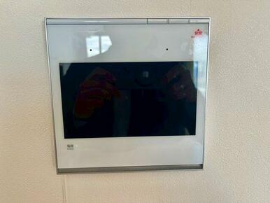 硬質ガラスの高級感のあるカラーモニター付きインターホン