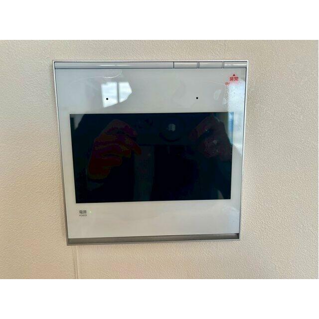 硬質ガラスの高級感のあるカラーモニター付きインターホン