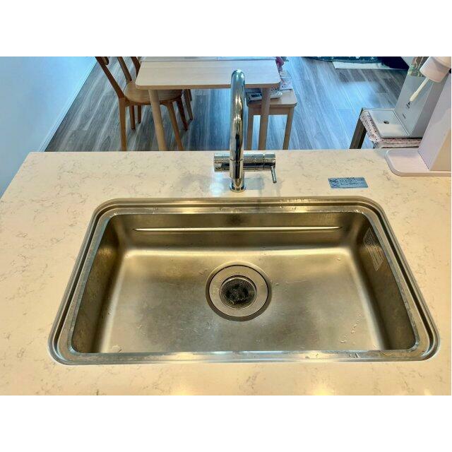 浄水器一体型水栓、ディスポーザー付きになります。