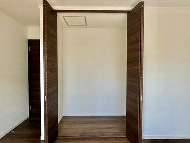 「２階洋室２」収納