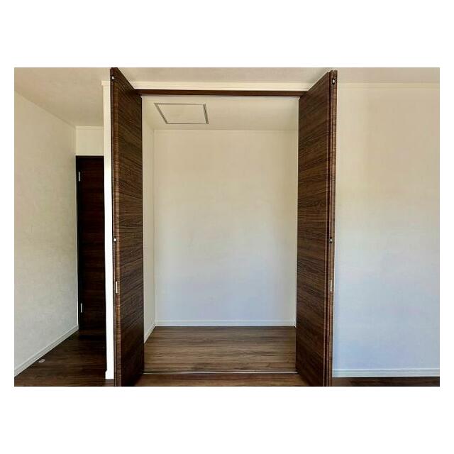 「２階洋室２」収納