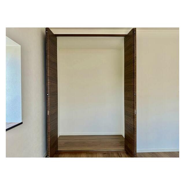 「２階洋室３」収納