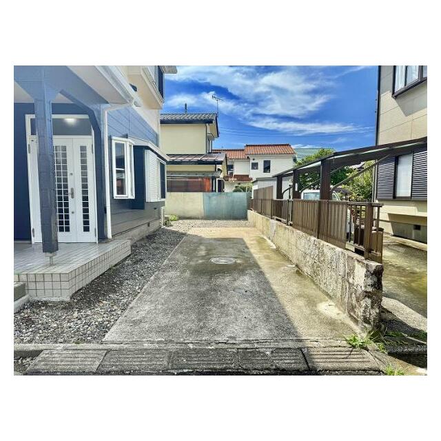 「駐車スペース」拡張し、楽々縦列2台可能