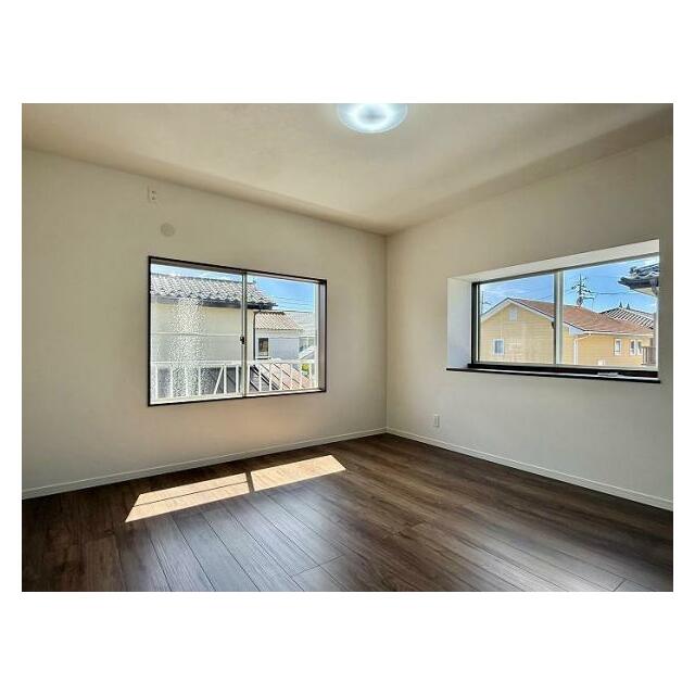 「２階洋室３」2面採光で通風・採光良好