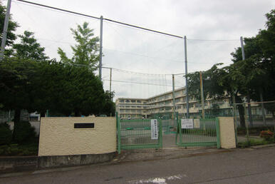 鶴川第二中学校