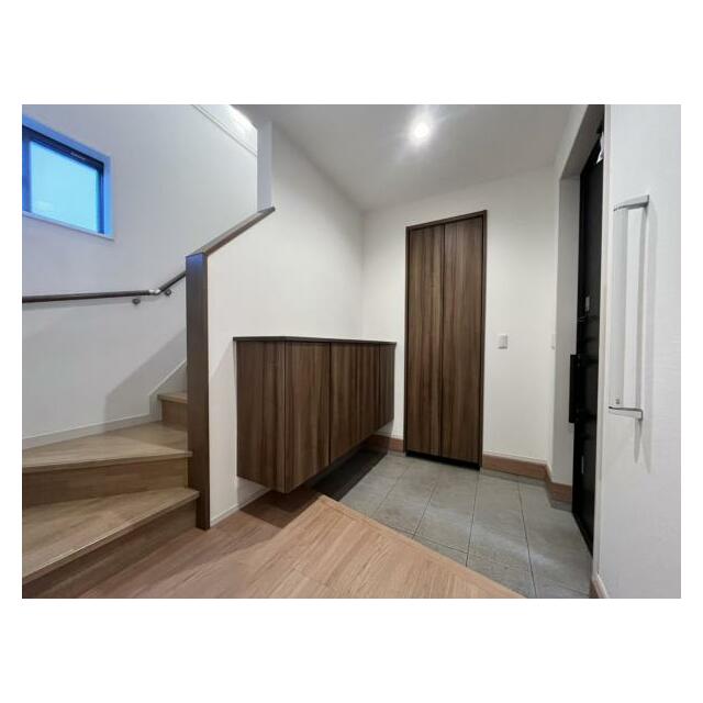 玄関を広く利用できるようシューズボックスを完備！