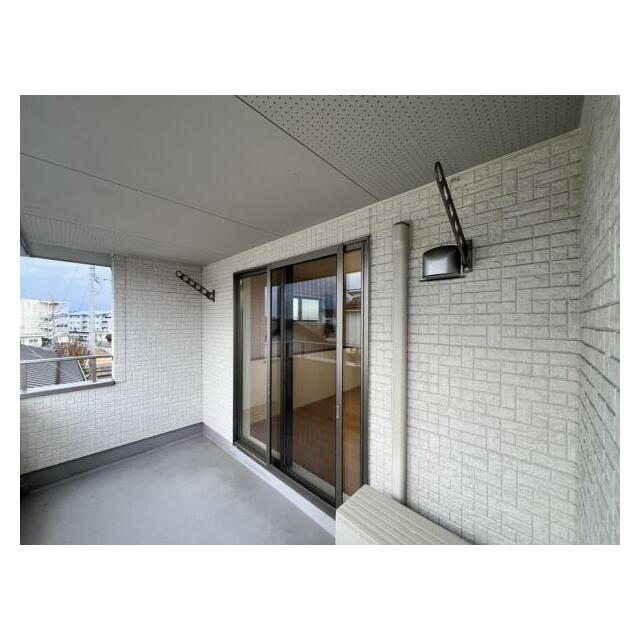 屋根付きのバルコニーで雨の日の洗濯もストレスフリー＾＾