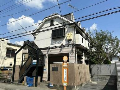 大学近くで学生さんにおすすめ！建物の目の前がバス停です！