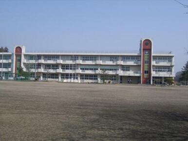 豊郷北小学校　1489ｍ/徒歩19分、車4分