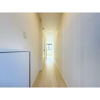 据付の下駄箱で片付く玄関です