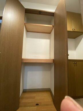 シューズボックスの横に収納があります 前回募集時の写真です