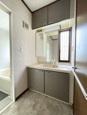 身支度・洗濯・お風呂と毎日大活躍の洗面スペース！