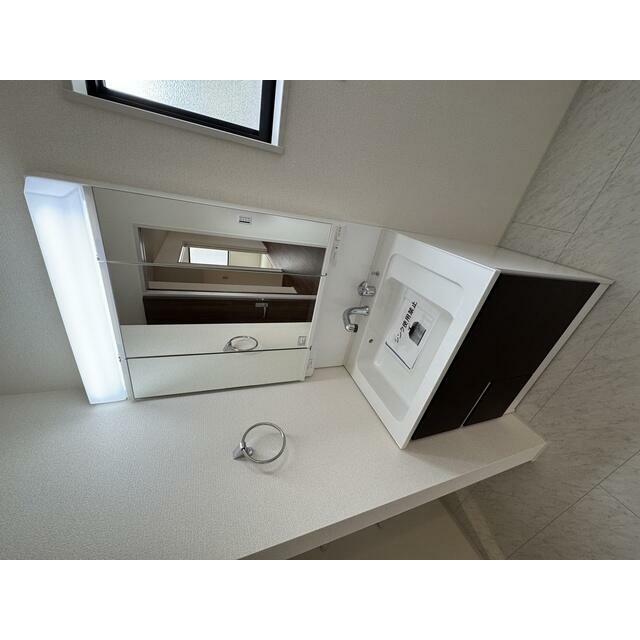 一日の始まりは洗面所から。さぁ顔を洗って気合を入れよう（4号棟）