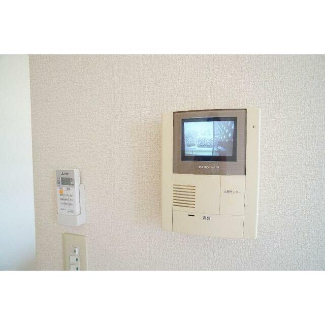 突然の来訪者も事前に確認でき安心なＴＶモニター付ドアホン。